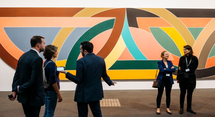 Art Basel Verkäufe & Kritik an Auswahl der Galerien