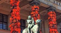 Schwimmwesten-Installation von Ai Weiwei am Berliner Gendarmenmarkt